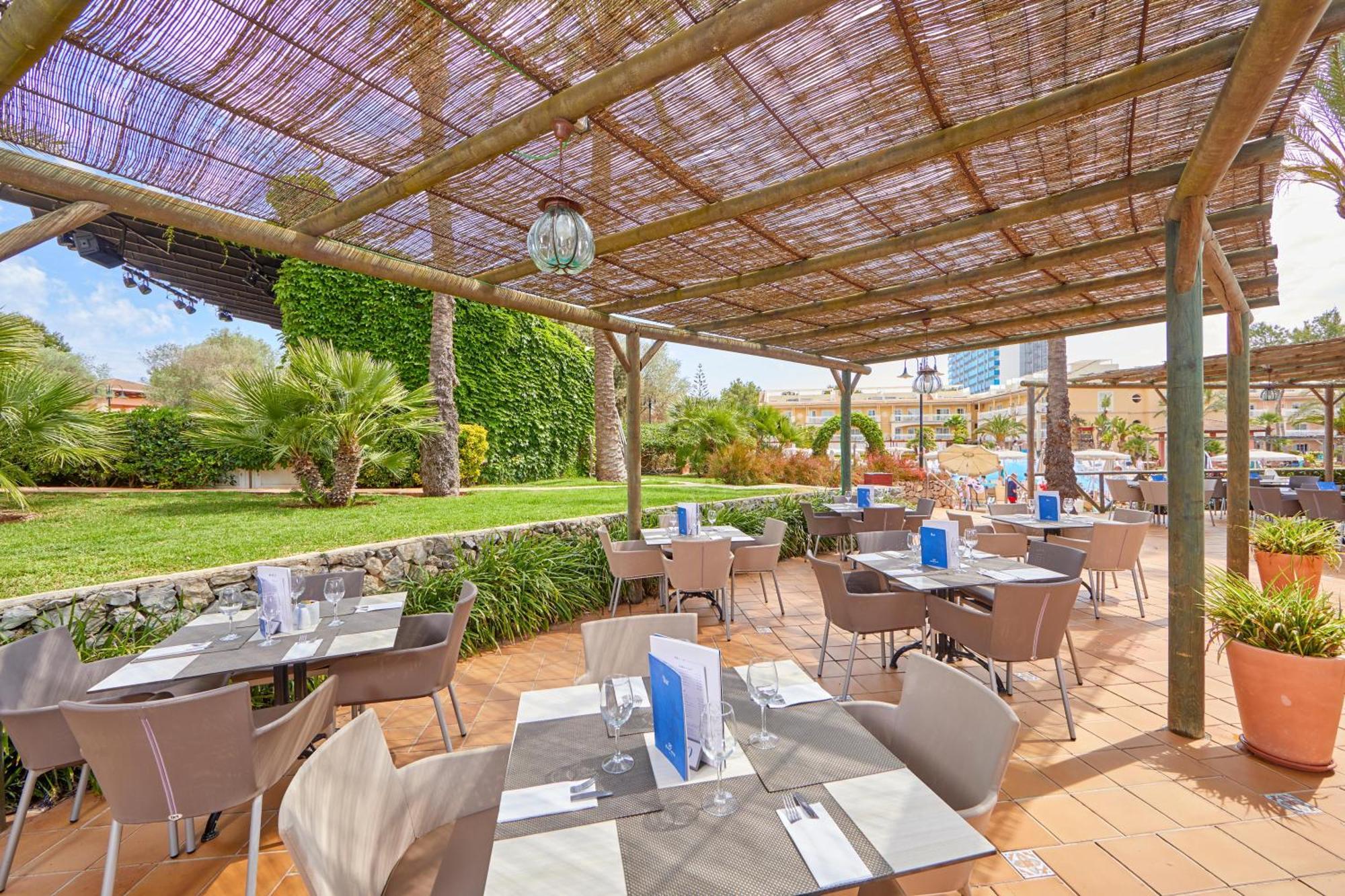 Zafiro Picafort Aparthotel 4*